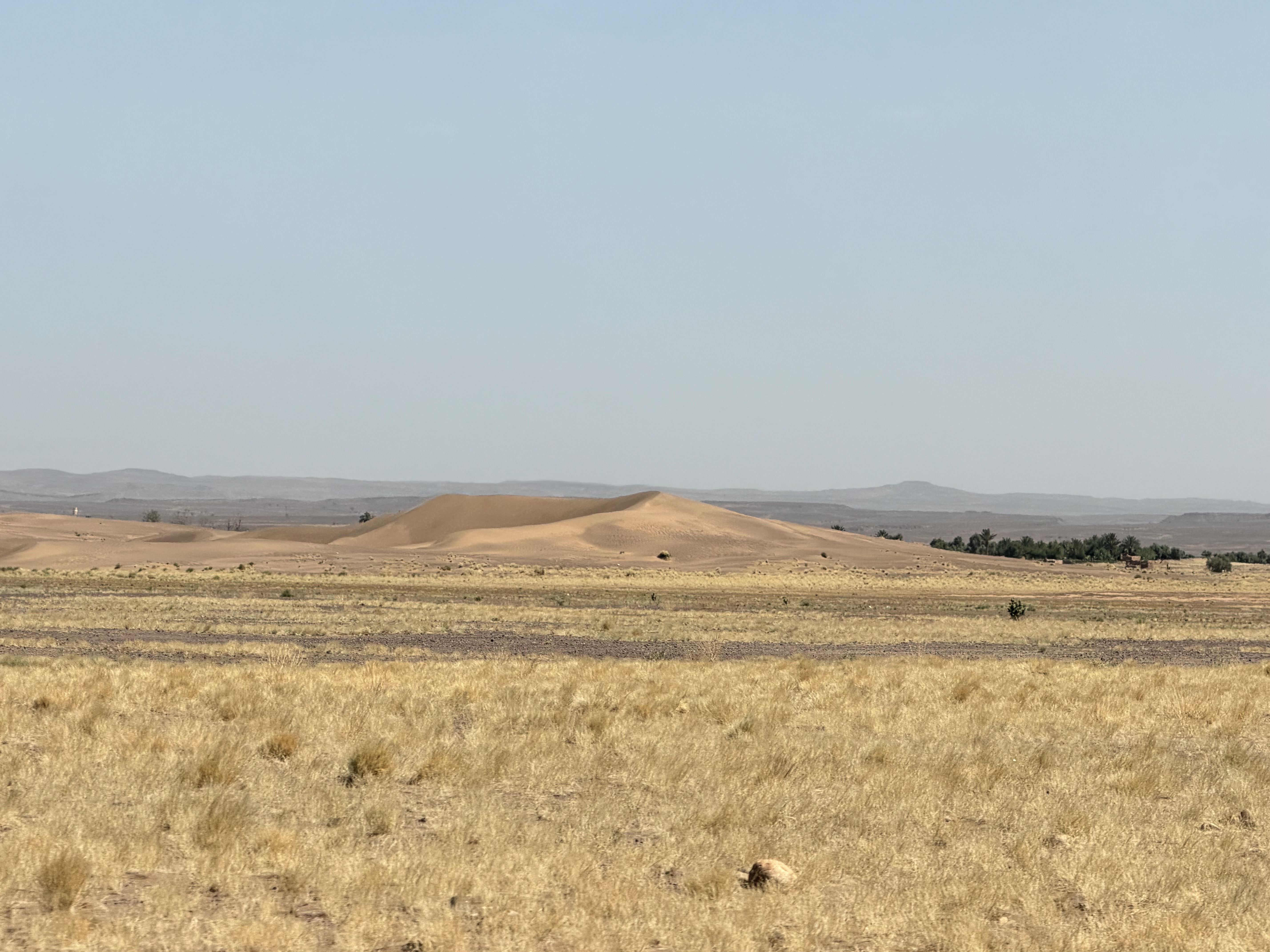 Goldene Sanddünen des Erg Chebbi in der Sahara